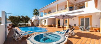 Luxurious Four Bedroom Villa With Jacuzzi in Luz
