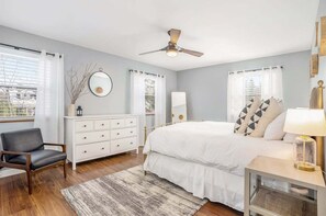 5 bedrooms, iron/ironing board, Internet, bed sheets