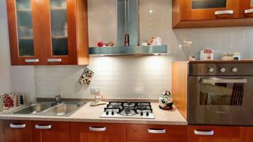 Réfrigérateur, four, lave-vaisselle, grille-pain