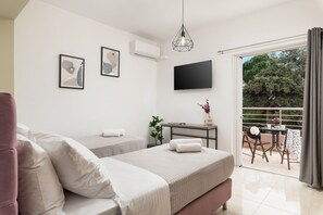 2 bedrooms, desk, soundproofing, iron/ironing board