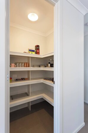 Interior - Lux 4BR 2BA Modern Fam Home (Cowes)