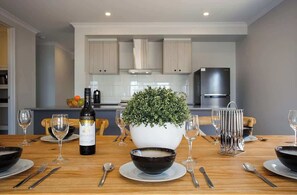 Dining - Lux 4BR 2BA Modern Fam Home (Cowes)