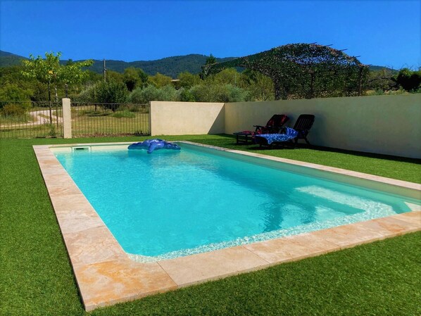 حمّام سباحة خارجي