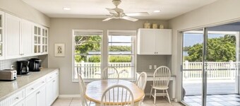 Baywatch Casa 3 Bedroom Home by RedAwning