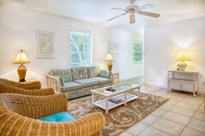 Nhà, 2 phòng ngủ | Khu phòng khách