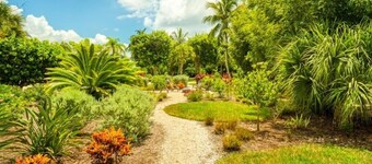 Baywatch Cabin 2 Bedroom Home by RedAwning