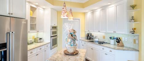 Townhome, 3 Bedrooms | Private kitchen