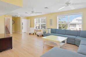 ハウス 5 ベッドルーム | リビング  エリア