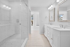 House, 5 Bedrooms | Bathroom - Murmond 5 Bedroom Home by RedAwning (Captiva)