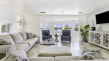 Casa, 4 habitaciones | Área de sala de estar