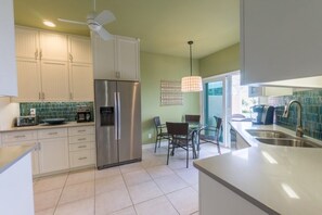 Maison mitoyenne, 4 chambres | Cuisine privée