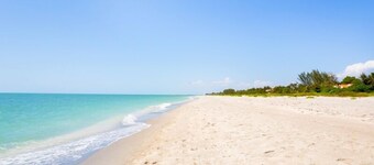 Winshall Home 4 Bedroom Home by RedAwning