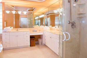 Bathroom - Donax 3 Bedroom Condo by RedAwning (Captiva)