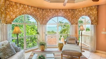 Condo, 3 Bedrooms | Living area