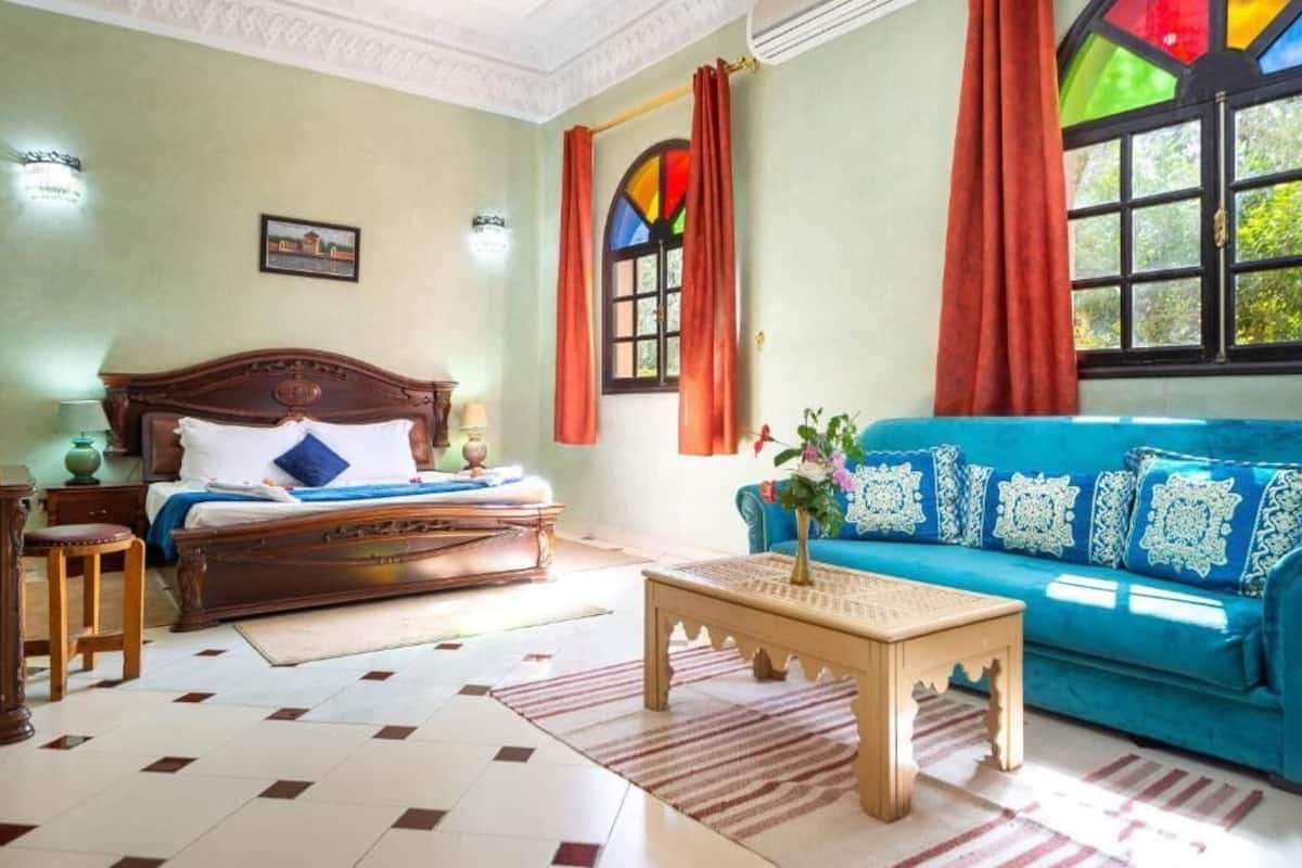 Studio suite | Verduisterende gordijnen, een strijkplank/strijkijzer, beddengoed