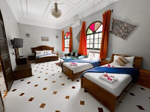 Quadruple Room | Blackout drapes, iron/ironing board, bed sheets - Hotel Riad Qodwa (Sidi Abdallah Ghiat)