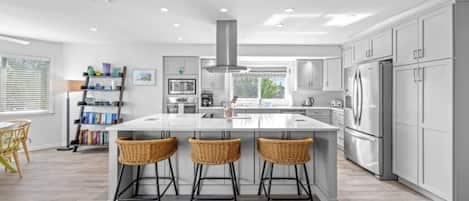 House, 4 Bedrooms | Private kitchen