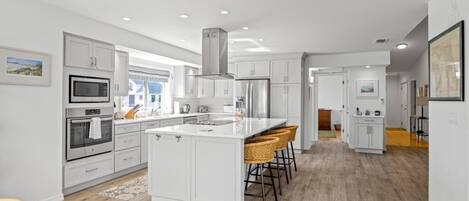 House, 4 Bedrooms | Private kitchen