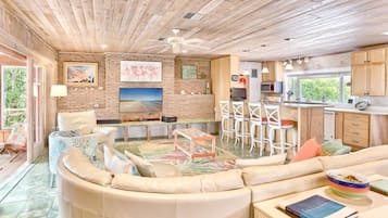 House, 4 Bedrooms | Living area