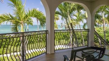 House, 5 Bedrooms | Property grounds