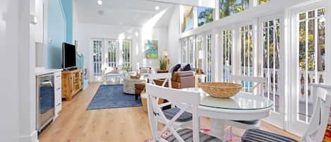 Maison, 4 chambres | Restauration