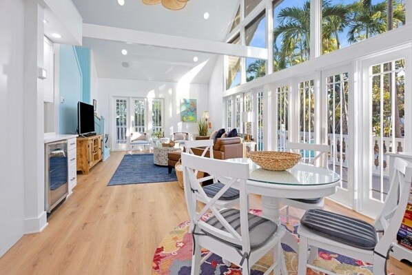 House, 4 Bedrooms | Dining