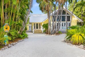 House, 4 Bedrooms | Exterior