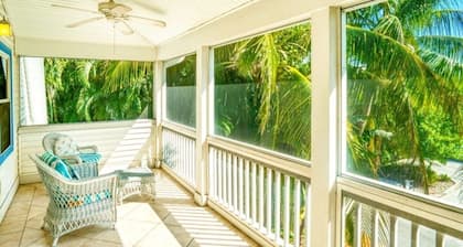 Lollipop 3 Bedroom Home by RedAwning