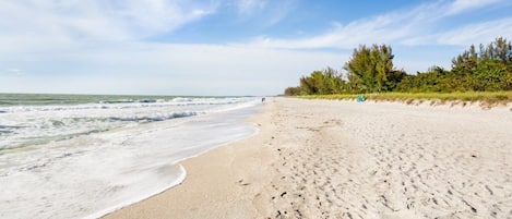 House, 4 Bedrooms | Beach