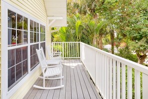 House, 4 Bedrooms | Property grounds