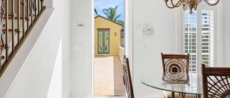 House, 5 Bedrooms | Dining