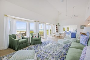 Casa, 4 quartos | Área de estar