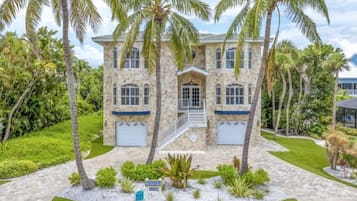 Maison, 5 chambres | Extérieur