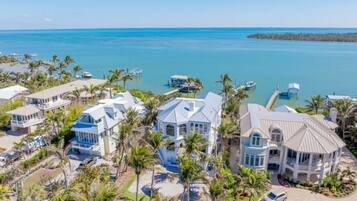 House, 5 Bedrooms | Exterior