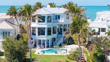 House, 5 Bedrooms | Exterior