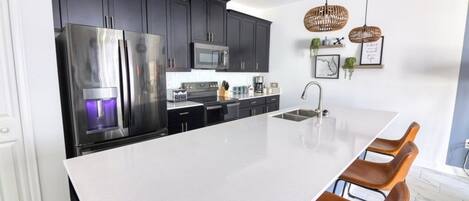 Townhome, 4 Bedrooms | Private kitchen