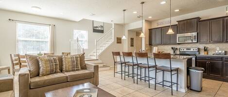 Maison en rangée, 5 chambres | Aire de séjour