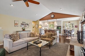 Casa, 4 quartos | Área de estar