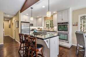 Casa, 4 quartos | Cozinha privada | Geladeira, fogão, cafeteira/chaleira, torradeira