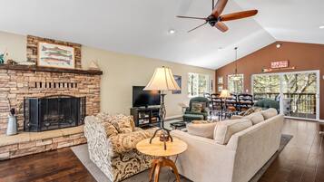 House, 4 Bedrooms | Living area