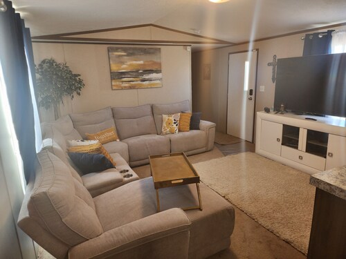 Newly furnished spacious home out in the stix w peace n quiet 