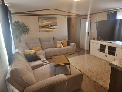 Newly furnished spacious home out in the stix w peace n quiet 