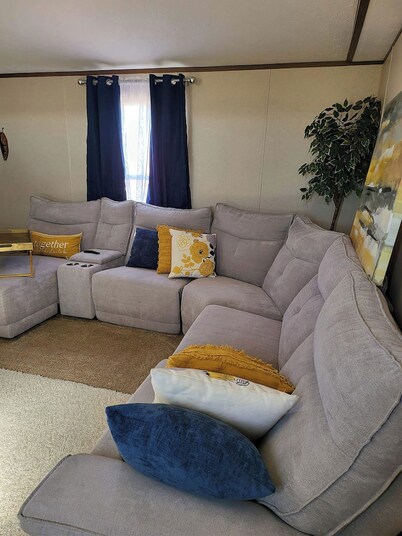 Newly furnished spacious home out in the stix w peace n quiet 