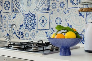 Fridge, oven, coffee/tea maker, cookware/dishes/utensils - TWO ROOMS SEA VIEW APARTMENT (FORIO)