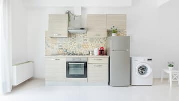 Geladeira, fogão, cooktop, cafeteira/chaleira