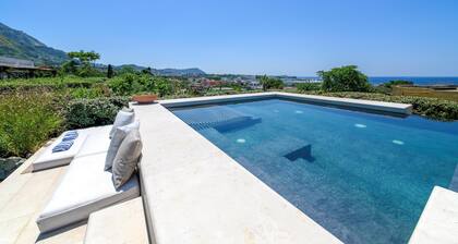 Big three bedrooms Villa on the ocean with exclusive garden and infinity pool