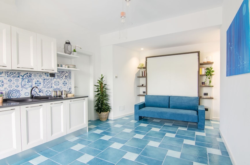 Nuovo Monolocale Interamente Ristrutturato Con Terrazza E Giardino Privato - Forio
