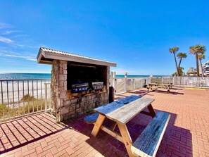 Outdoor dining - Casa Blanca 313 - Budget Friendly Studio! Sleeps 5 (Panama City Beach)