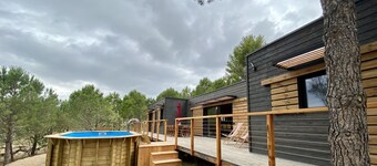 New eco-lodge in the countryside, three minutes from all amenities.