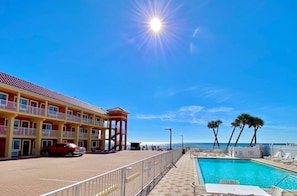 Et oppvarmet basseng